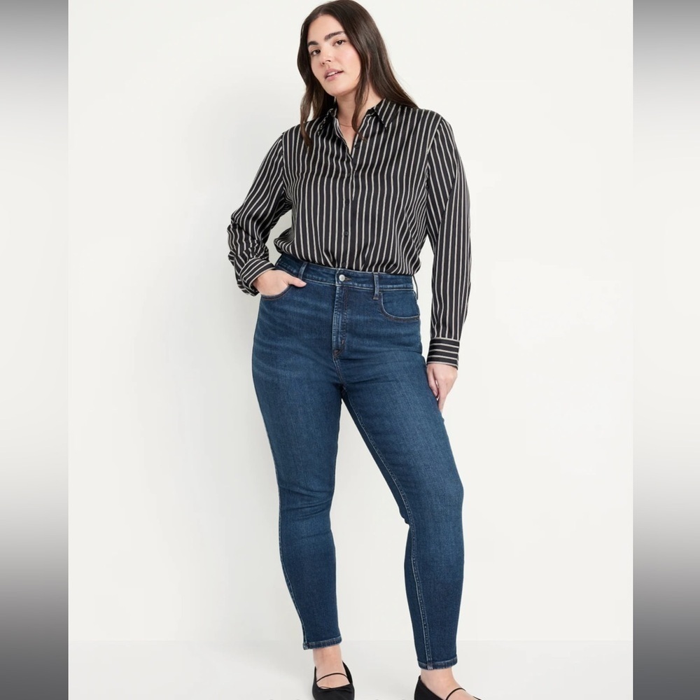 Old Navy Extra High Waisted Rockstar 360 Degree Stretch Super Skinny Jeans​​​​​​